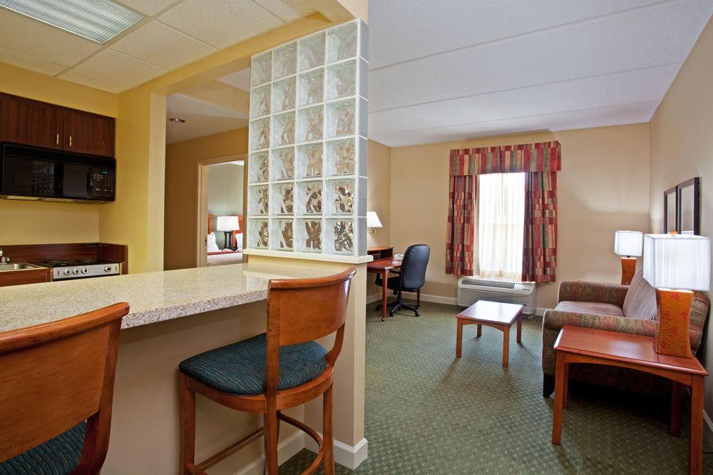 Holiday Inn Express Hotel & Suites Conover - Hickory Area By Ihg Dış mekan fotoğraf