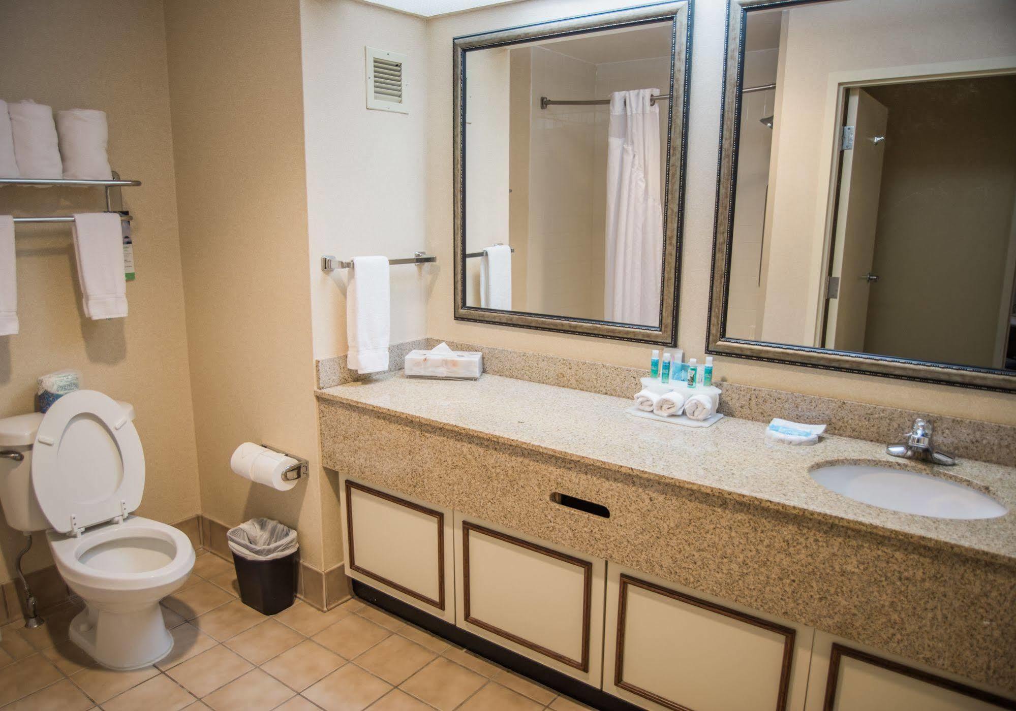 Holiday Inn Express Hotel & Suites Conover - Hickory Area By Ihg Dış mekan fotoğraf